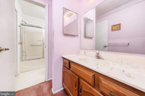 29 Knollwood Dr, West Deptford NJ 08096-6701 exterior