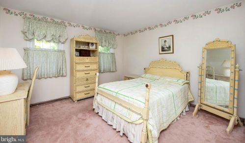 27 Rygate Ave, West Deptford NJ 08096-4218 exterior