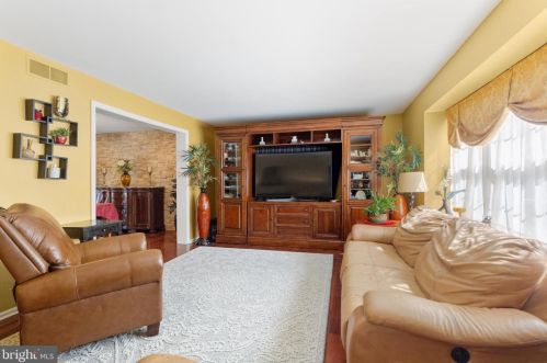 50 Tattersall Dr, West Deptford NJ 08051-1712 exterior