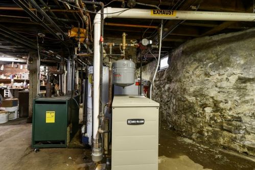 809 Washington St, Whitman MA 02382-2340 exterior