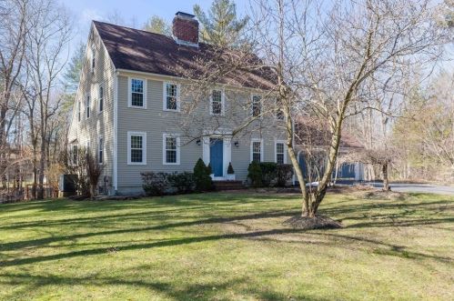 10 Woodland Dr, East Bridgewater, MA 02324-2372