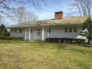 355 Montague Rd, Amherst MA  01002-1003 exterior