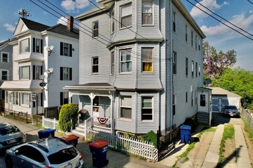 492 Summer St, New Bedford MA 02740-5626 exterior