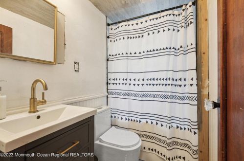 603 Veterans Hwy, Jackson Twp NJ  08527-3730 exterior