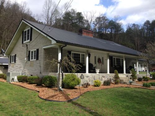 427 Little Crk, Pikeville KY  41501-6909 exterior