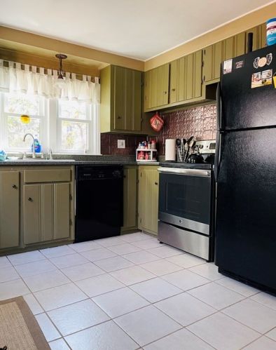 17 Moreland St, Worcester MA 01609-1050 exterior