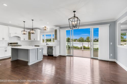 56 Rivers Edge Dr, Little Silver NJ 07739-1706 exterior