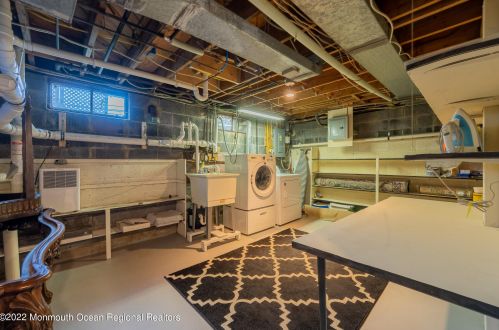 4 Laurel Dr, Little Silver NJ 07739-1416 exterior