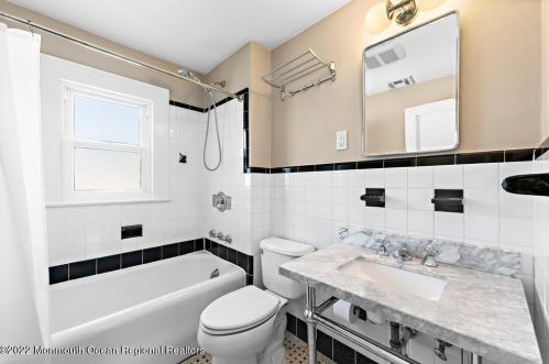 182 Pinckney Rd, Little Silver NJ 07739-1015 exterior