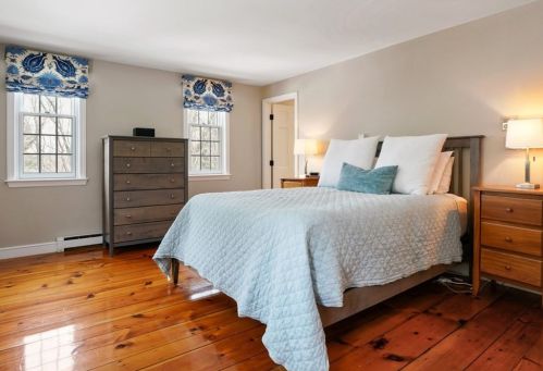 4 High St, Southborough MA 01772-1423 exterior