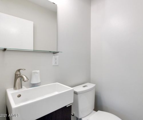 3340 Clarendon Ave, Phoenix AZ 85031-3140 exterior