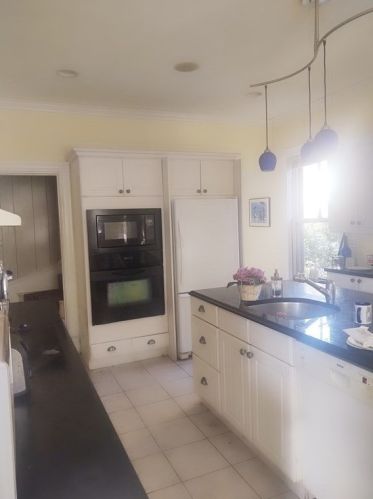 2 Rowe St, Newton MA 02466-1524 exterior