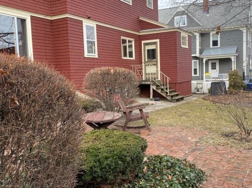 8 Berwick St, Worcester MA 01602-1405 exterior