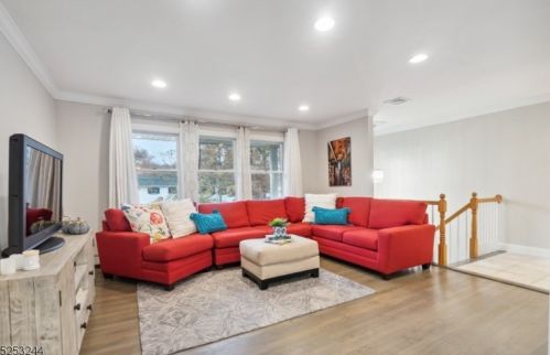 41 Cutter Dr, East Hanover NJ  07936-3047 exterior