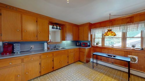 471 Main St, East Bridgewater MA 02324-1476 exterior