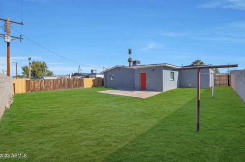 3018 81st Ave, Phoenix AZ  85033-4702 exterior