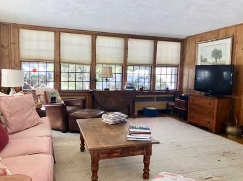 32 Old Farm Rd, Dedham MA 02026-4115 exterior