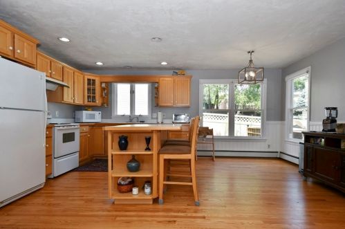 21 Grafton St, Shrewsbury MA  01545-5614 exterior