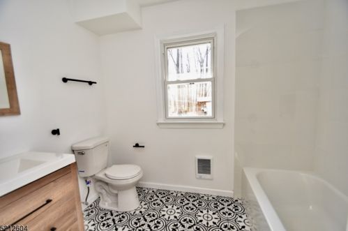 8 Evergreen Rd, Wantage NJ  exterior