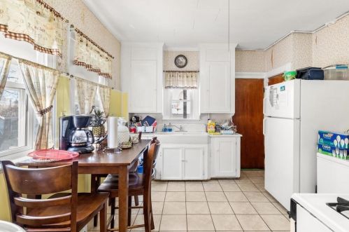 24 Chatham Rd, Everett MA 02149-4915 exterior