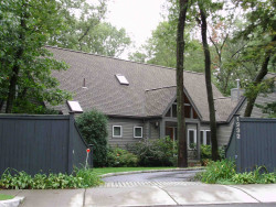 1932 Beacon St, Newton, MA 02468-1437