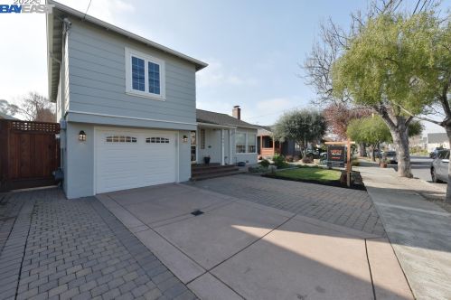 1041 Oakes Blvd, San Leandro, CA 94577-3041