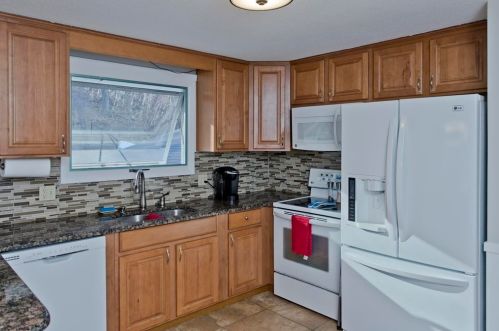 85 Chestnut Ln, Agawam MA 01001-3509 exterior