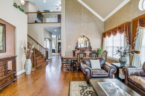 1327 Valley Vista Dr, Irving TX  75063-5416 exterior