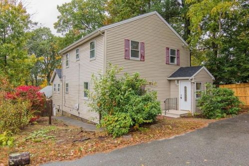 1 2nd St, Dracut, MA 01826-1001