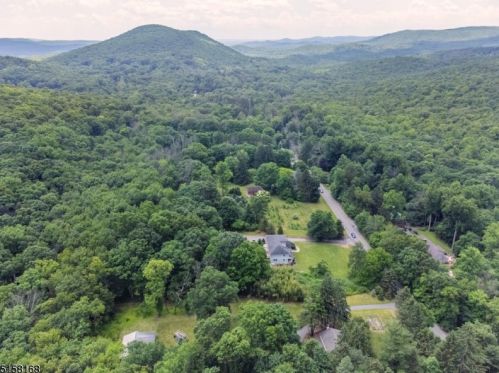 440 Stonetown Rd, Skyline Lakes NJ  07456-1200 exterior