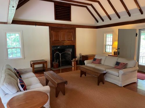 125 Church St, Harwich, MA 02645-2211