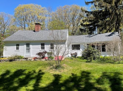 290 Amherst Rd, Amherst, MA 01002-9752