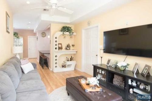 9 Hillcrest Rd, Kearny NJ  07032-1706 exterior