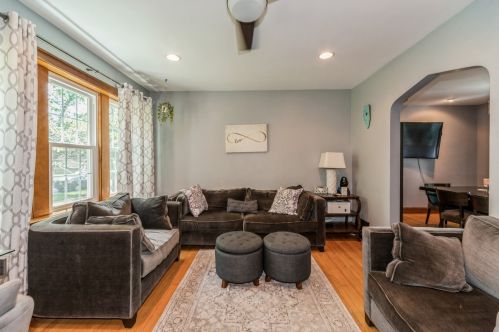 3638 Maple Ave, Forest View, IL 60402-3214