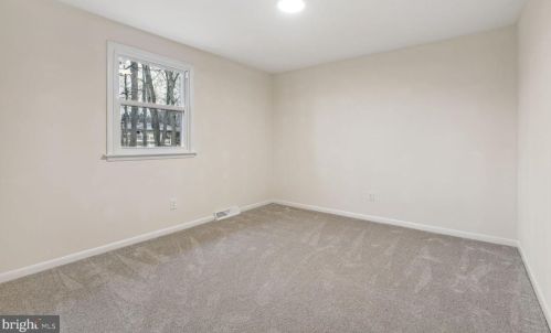 1050 Bennett Dr, West Deptford NJ exterior