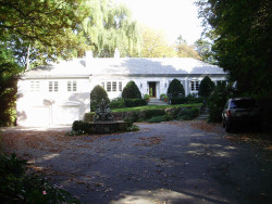 86 Bishopsgate Rd, Newton, MA 02459-2031
