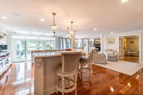 61 Brg St, Hingham MA 02061-2333 exterior