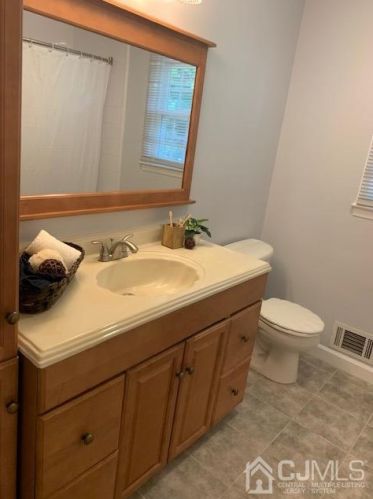 27 Colleen Cir, Trenton NJ 08638-1731 exterior