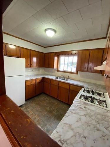 67 Barnes St, Fall River MA 02723-3205 exterior