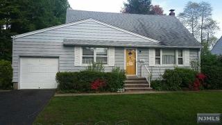 233 Woods Ave, Bergenfield, NJ 07621-1017