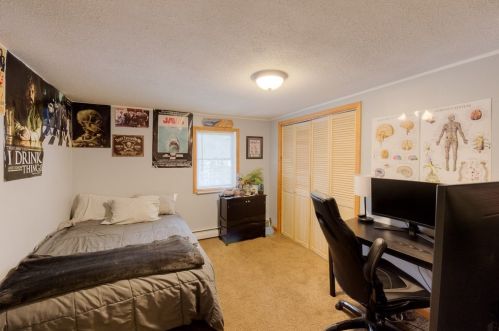 1098 Western Ave, Montgomery MA 01085-2616 exterior