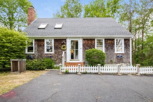 6 Nobska Rd, Falmouth MA  02543-1418 exterior
