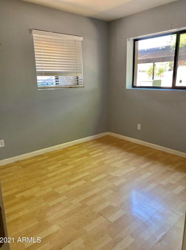 310 Earll Dr, Phoenix AZ 85013-4314 exterior