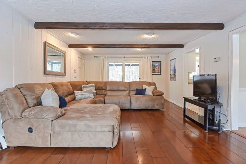 11 Robin Rd, Norfolk MA 02056-1731 exterior