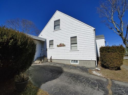 49 Randall Ave, Fall River, MA 02726-2515