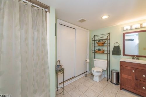 23 Brentwood Dr, East Hanover NJ 07936-2403 exterior