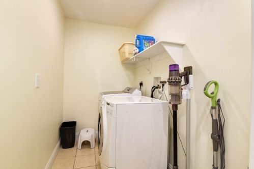 208 Vly Rd, Needham MA 02492-4720 exterior