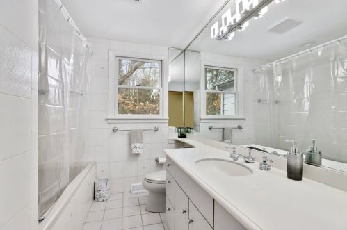 347 Prospect St, Hingham MA 02061-1140 exterior