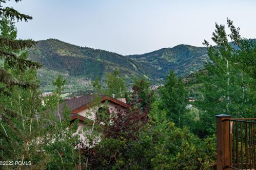 2068 Mahre Dr, Park City UT 84098-8508 exterior