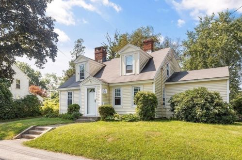 379 Main St, Groveland MA 01834-1428 exterior